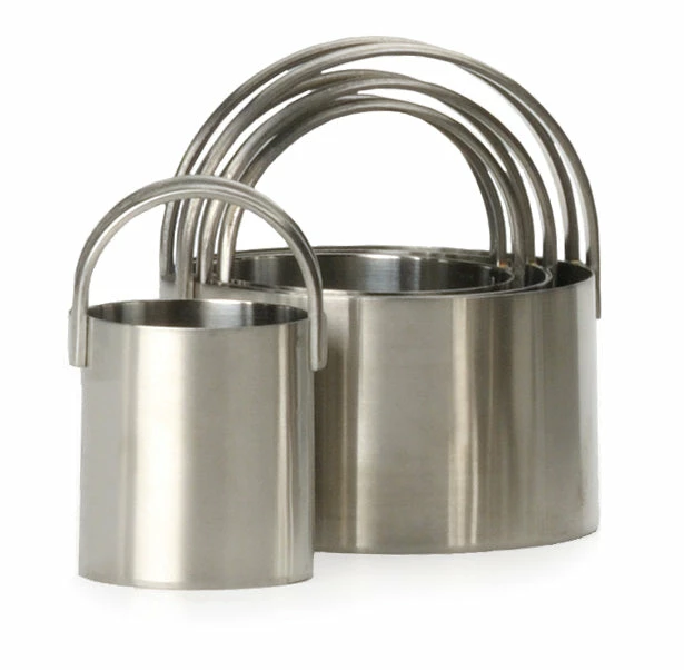STAINLESS STEEL BISCUIT CUTTERS, SET OF 4 1 STAINLESS STEEL BISCUIT CUTTERS, SET OF 4